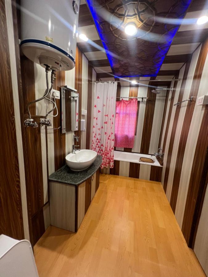 Hotel Aristotle Group Of Houseboats & Transportation Srīnagar Zewnętrze zdjęcie